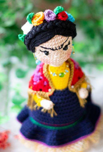 Amigurumi boneca rainha